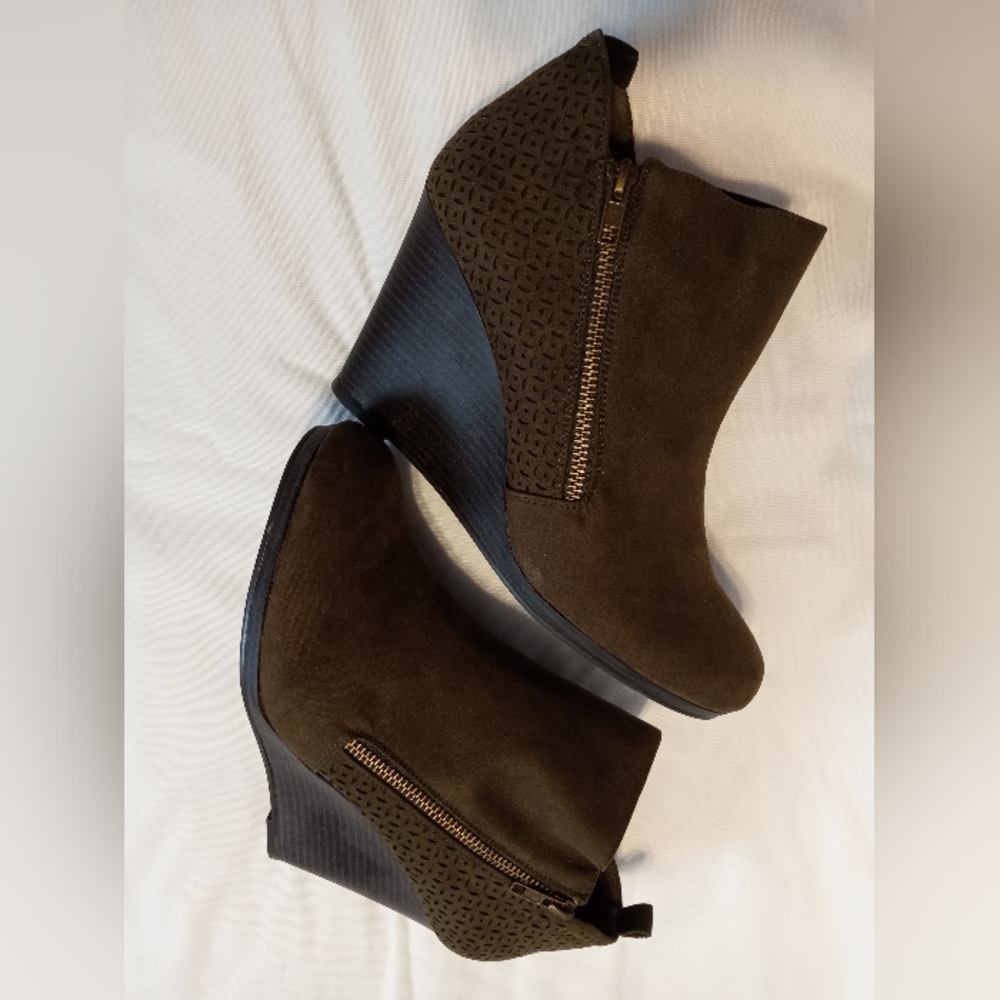 Elegant Military Green Wedge Ankle Boots